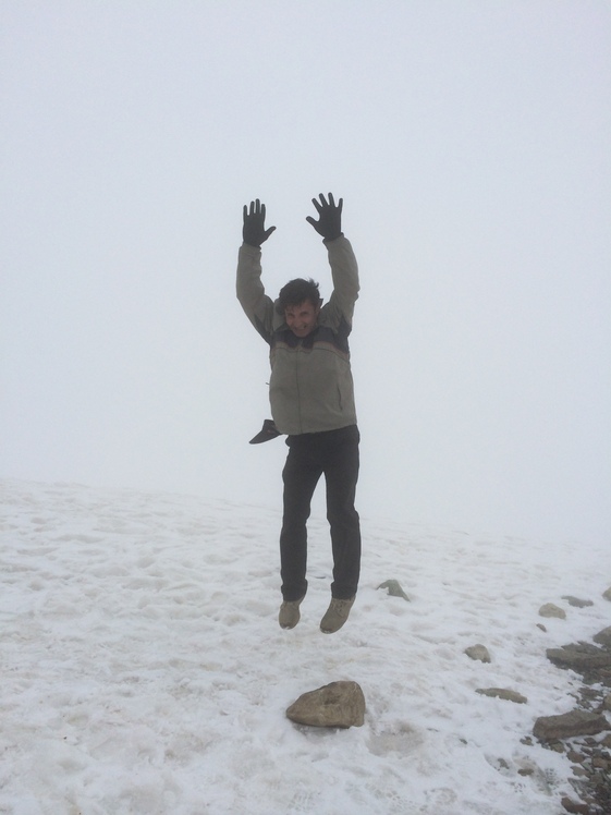 Aslan shiochalri on the peak of tochal