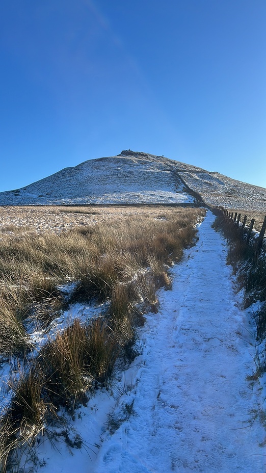 Cold morning at Shutlingsloe