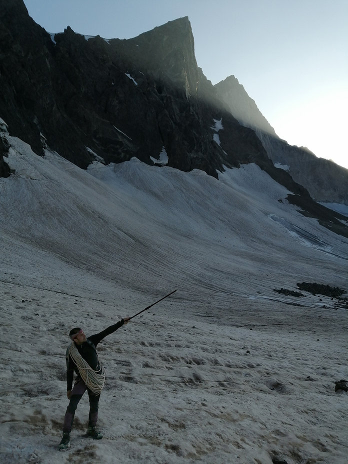 Alam kuh and Shakhak walls from Alam chal, Alam Kuh or Alum Kooh