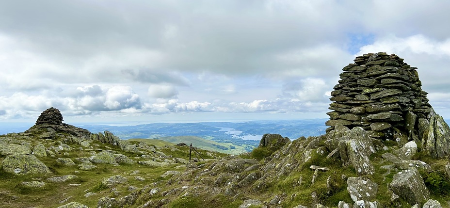 The twin cairns of the summit of Ill Bell