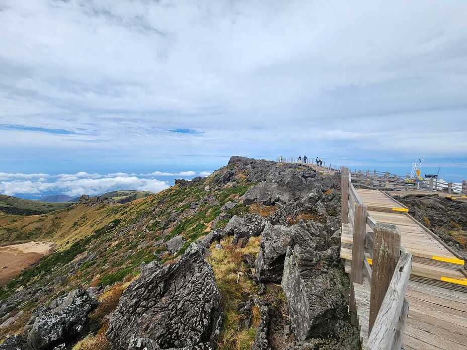 Hallasan Summit from Gwaneumsa towards Seongpanak, Jirisan