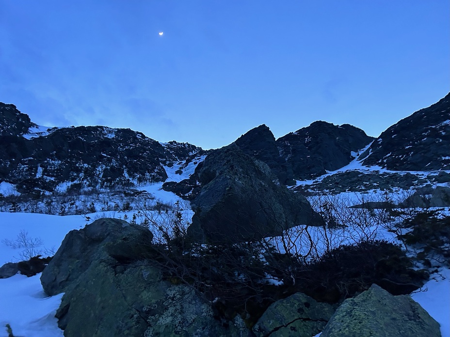 Evening sets in on Huntington Ravine