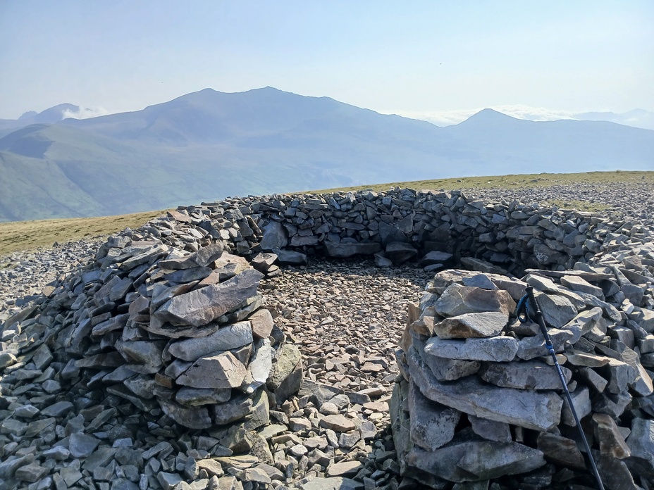 Shelter on summit, Mynydd Mawr