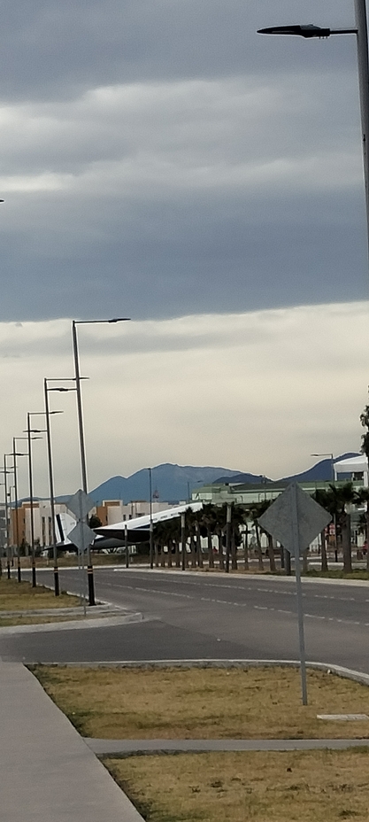 Ajusco desde base aérea de Santa Lucía. 