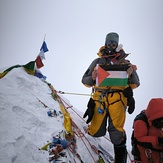 Palestine flag on summit, Makalu