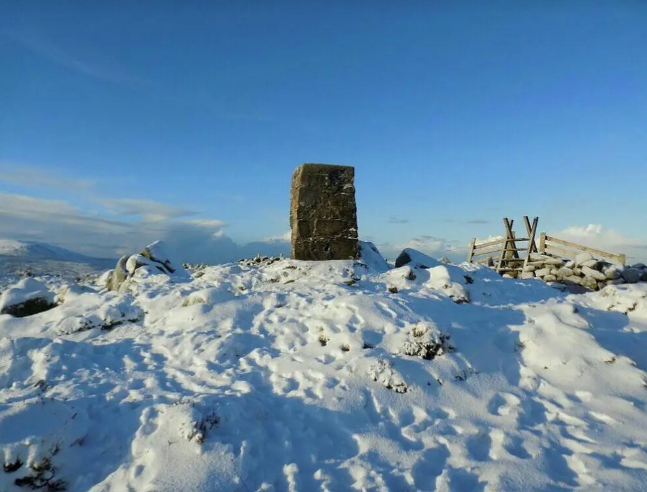 Summit trig, Tal y Fan