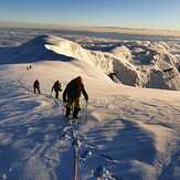 Junto a los amigos en la cima Mururata 